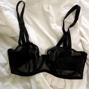 Victoria’s Secret Bra (36D)